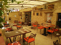 Atmosphère du Restaurant L'Auberge Provençale à Crillon-le-Brave - n°20