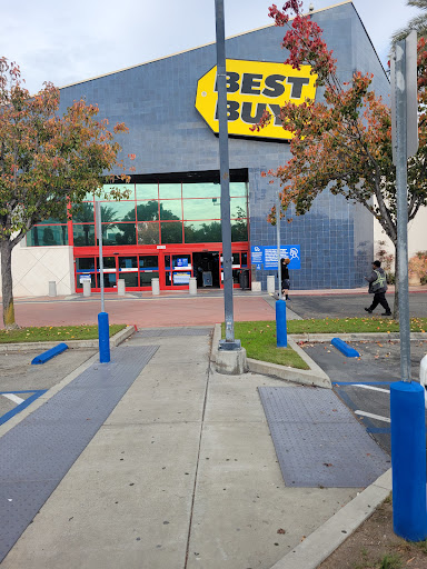 Electronics Store «Best Buy», reviews and photos, 12989 Park Plaza Dr, Cerritos, CA 90703, USA