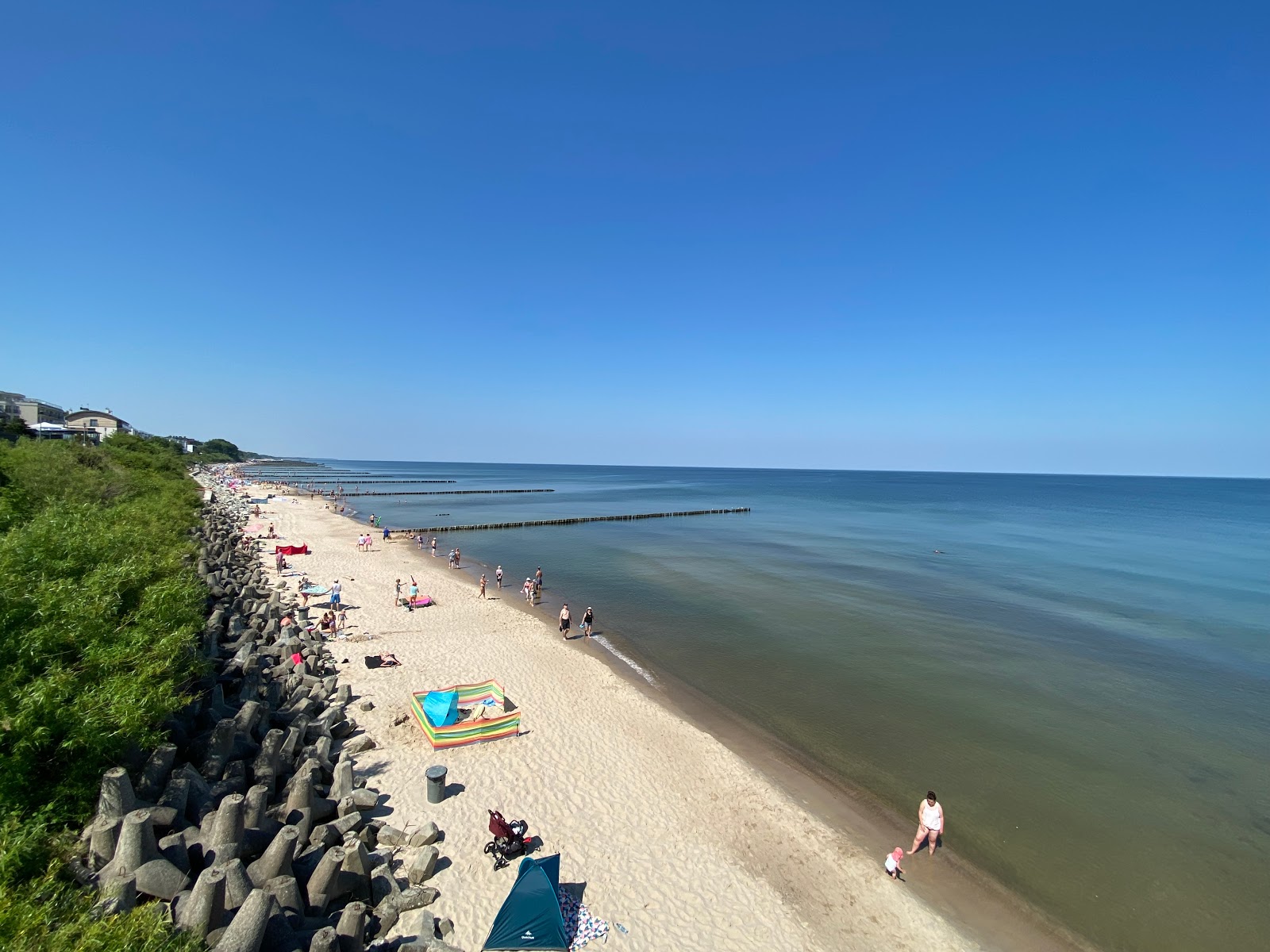 Fotografija Ustorenie Beach z svetel pesek površino