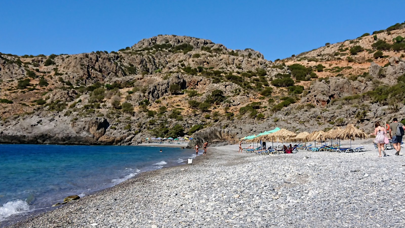 Krios Beach'in fotoğrafı uçurumlarla desteklenmiş