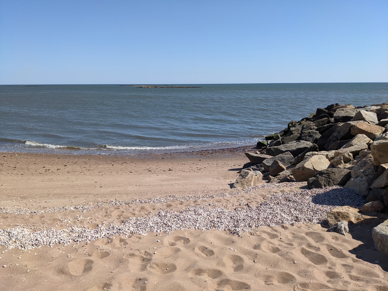 East Haven Town Beach'in fotoğrafı - rahatlamayı sevenler arasında popüler bir yer