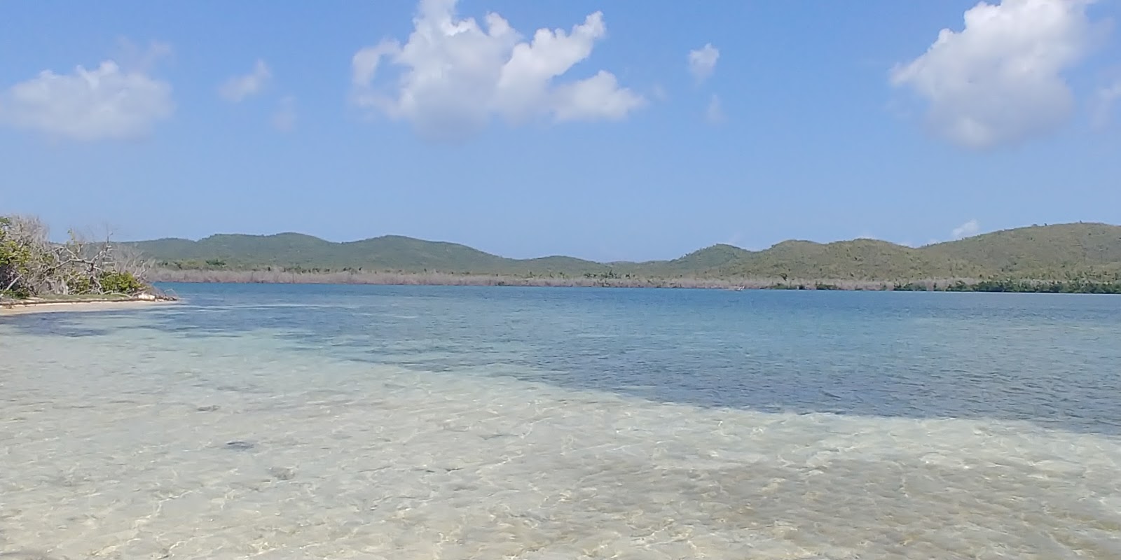 Photo de Blue beach - endroit populaire parmi les connaisseurs de la détente