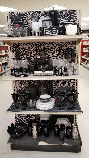 Thrift Store «The Salvation Army Family Store & Donation Center», reviews and photos, 45250 Northpointe Blvd, Utica, MI 48315, USA