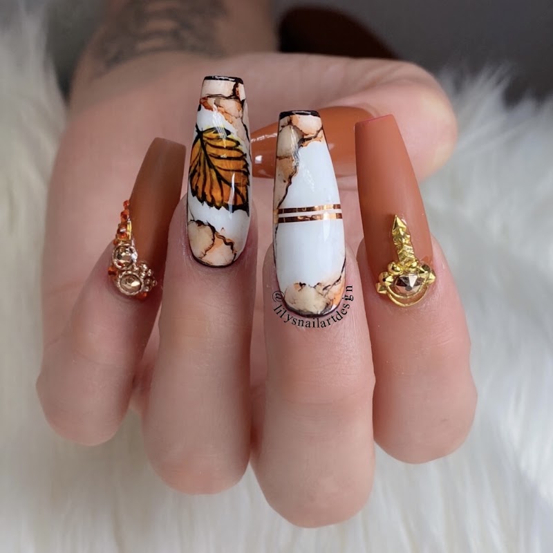 Lily's nail art design