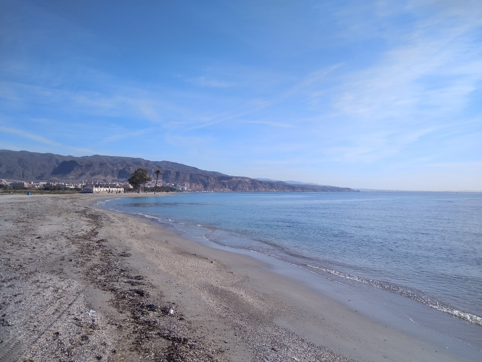 Foto di Playa de las Salinas con una superficie del acqua verde-blu