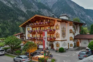 Hotel Oberlechtaler Hof Lechtal Tirol image
