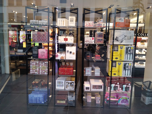 Cosmetics Store «SEPHORA», reviews and photos, 13 W Colorado Blvd, Pasadena, CA 91105, USA