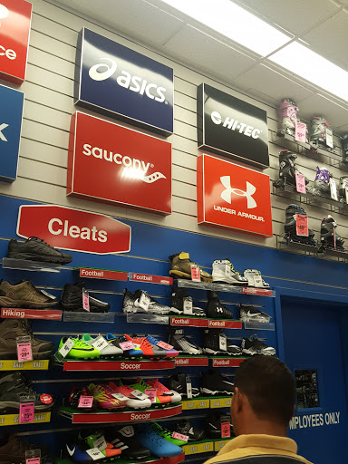 Sporting Goods Store «Big 5 Sporting Goods», reviews and photos, 720 Woollomes Ave Suite 104, Delano, CA 93215, USA