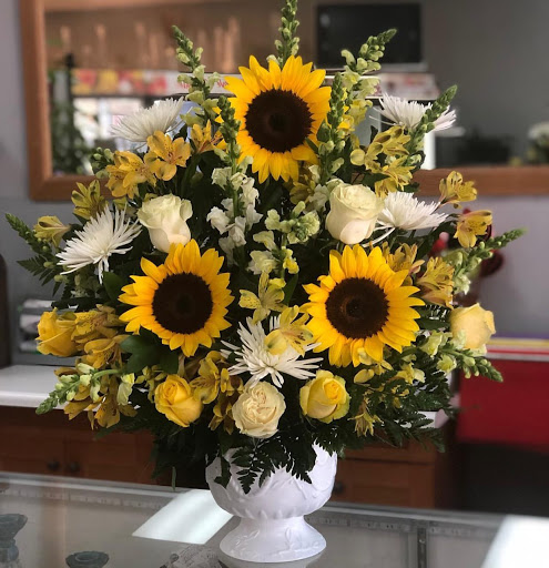 Florist «J & J Flowers and Gifts Shop», reviews and photos, 8366 Pines Blvd, Pembroke Pines, FL 33024, USA