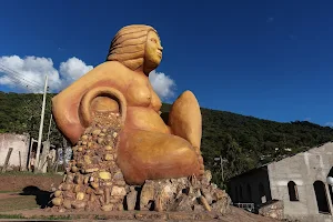 Monumento a La Pachamama image