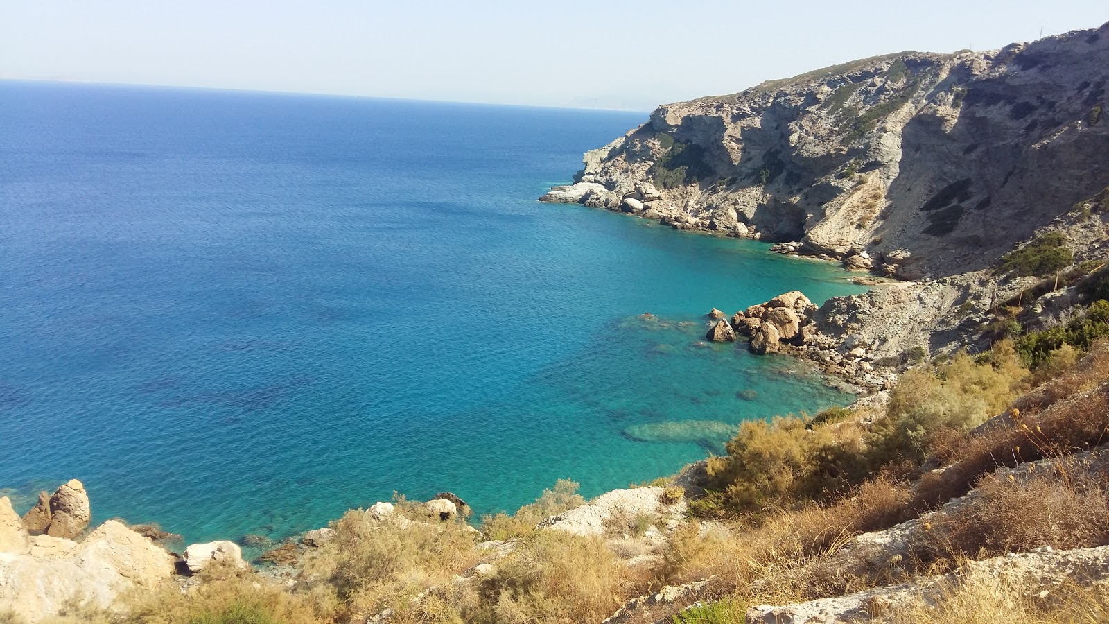 Foto von Tripiti Beach mit kleine bucht