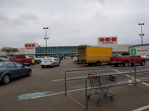 Grocery Store «H-E-B Grocery», reviews and photos, 7811 McPherson Rd, Laredo, TX 78045, USA