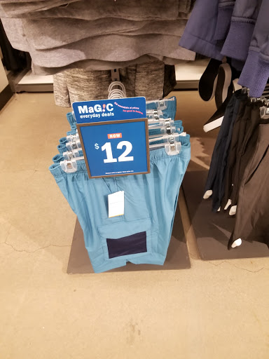 Clothing Store «Old Navy», reviews and photos, 200 Baychester Ave, Bronx, NY 10475, USA