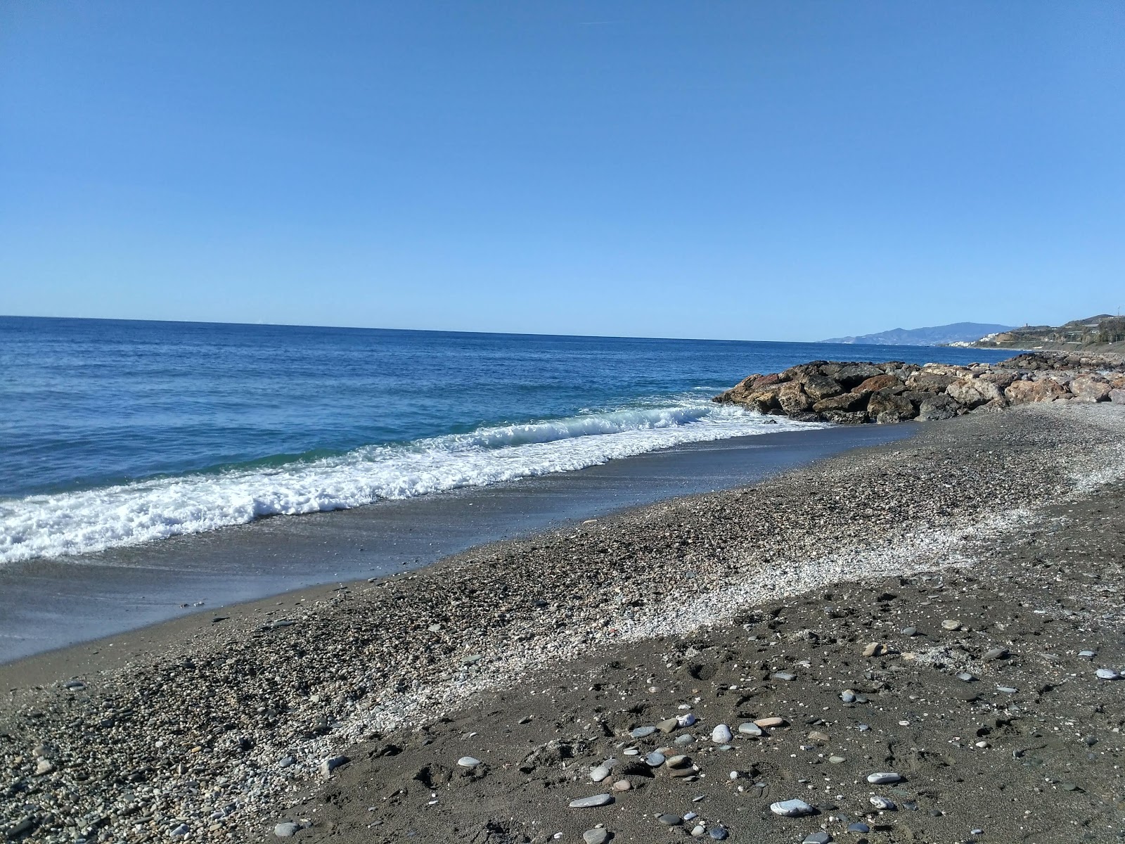 Playa de la Sirena Loca'in fotoğrafı - rahatlamayı sevenler arasında popüler bir yer