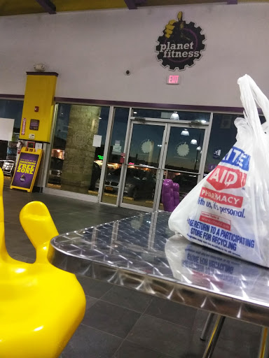 Shopping Mall «Mayfair Shopping Center», reviews and photos, 6420 Sackett St, Philadelphia, PA 19149, USA