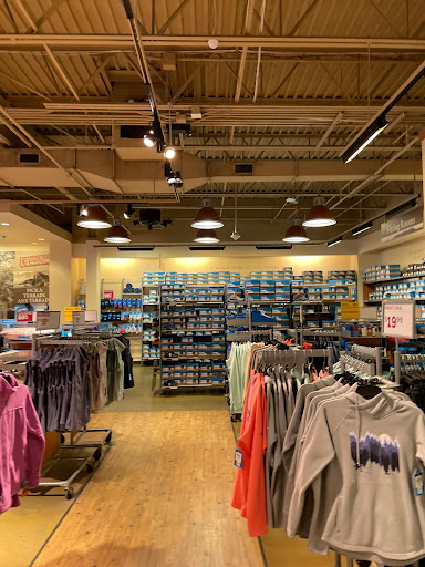 Sportswear Store «Columbia Sportswear Outlet Store at Jersey Shore Outlets», reviews and photos, 1 Premium Outlet Blvd #299, Tinton Falls, NJ 07753, USA