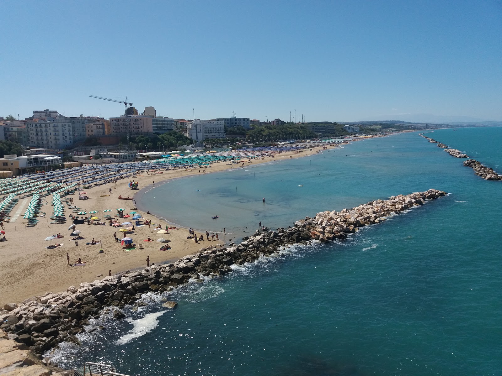 Foto di Spiaggia di Sant'Antonio con una superficie del sabbia beige fine