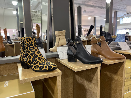 Shoe Store «DSW Designer Shoe Warehouse», reviews and photos, 3530 Stevens Creek Blvd, San Jose, CA 95117, USA