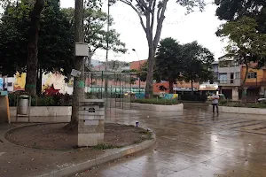 Parque Simon Bolivar Itagüí image