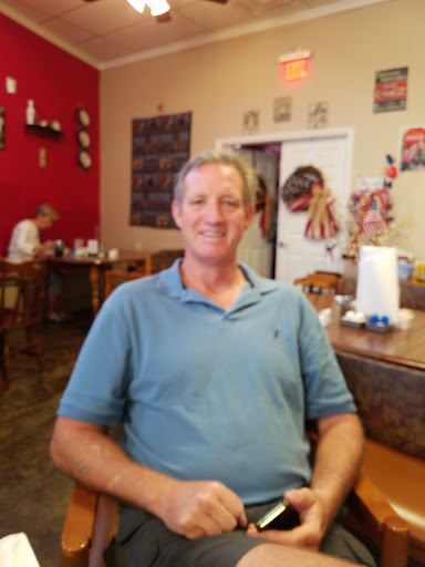 American Restaurant «Two Dads Cafe n Catering», reviews and photos, 301 E Sullivan St, Kingsport, TN 37660, USA