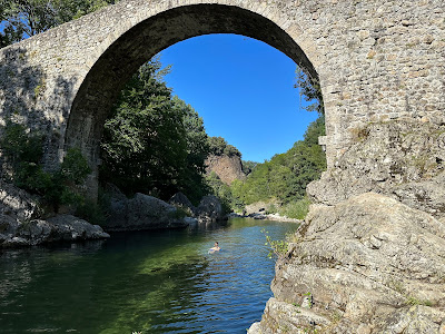 Pont de Salabade sur l'Ardèche à Thueyts