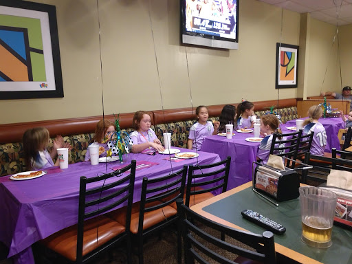 Round Table Pizza image