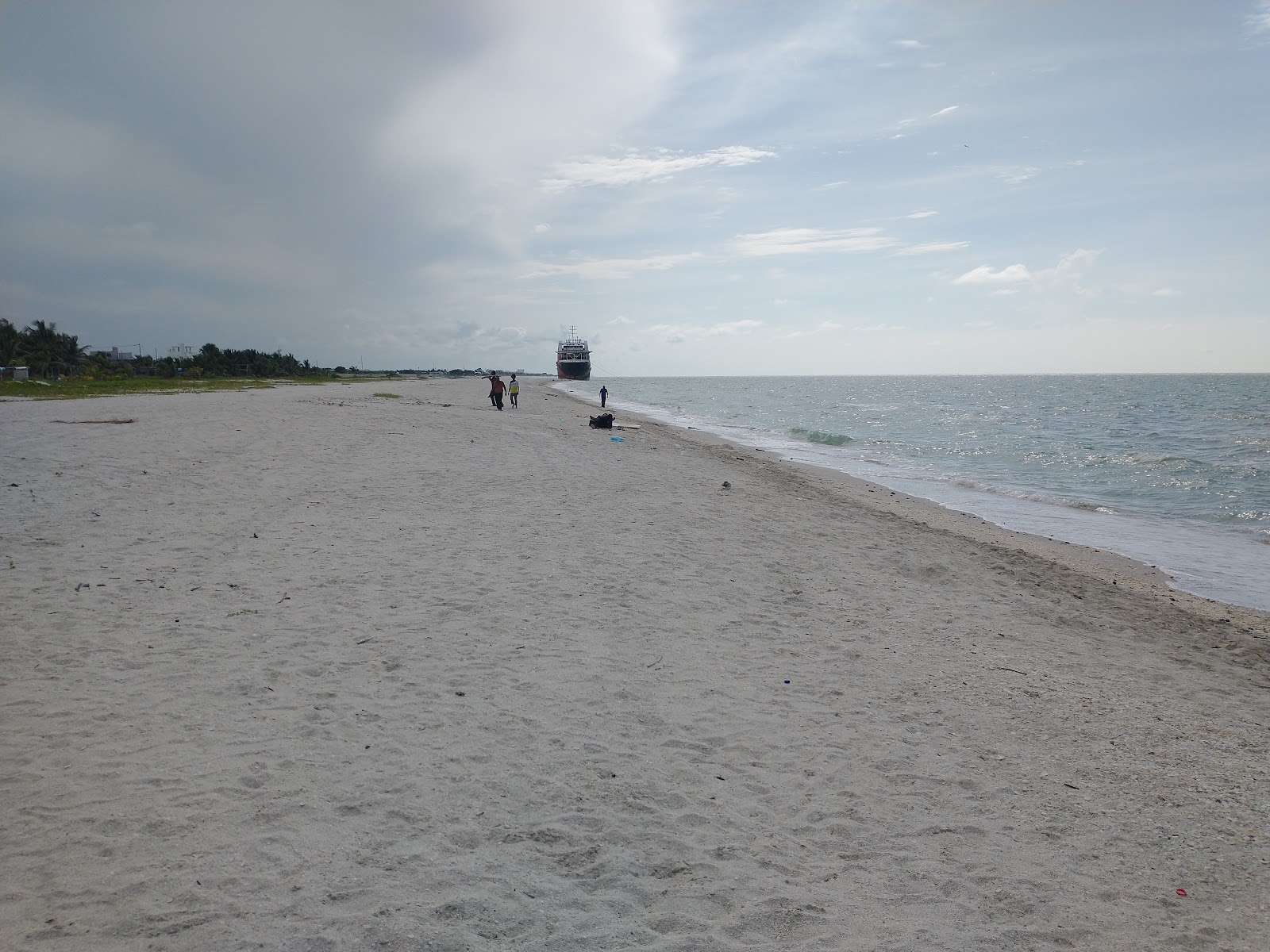 Fotografie cu Playa el Limbo cu o suprafață de apa turcoaz