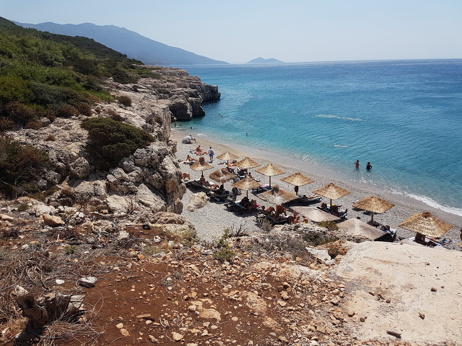 Kaladakia Plajı'in fotoğrafı turkuaz saf su yüzey ile