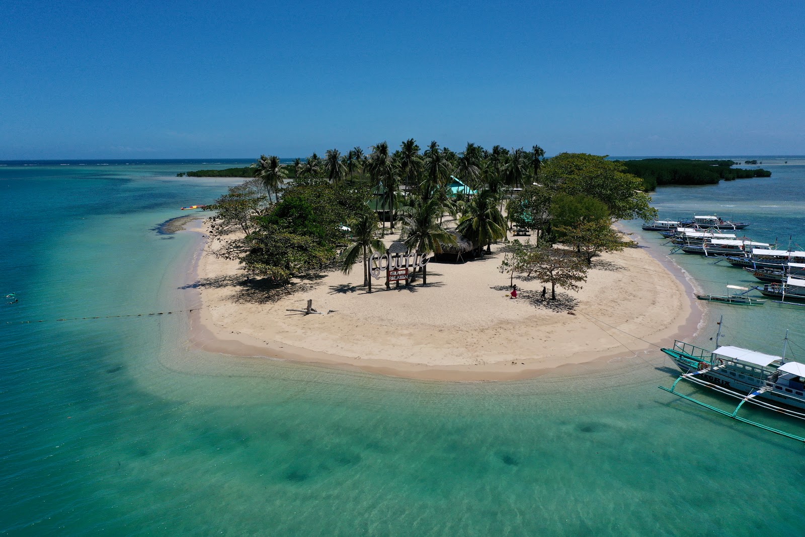 Foto von Ramesamey Island Beach mit feiner beiger sand Oberfläche