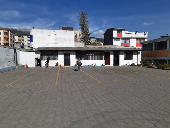 Opiniones de Escuela Juan R. Figueroa en Quito - Escuela