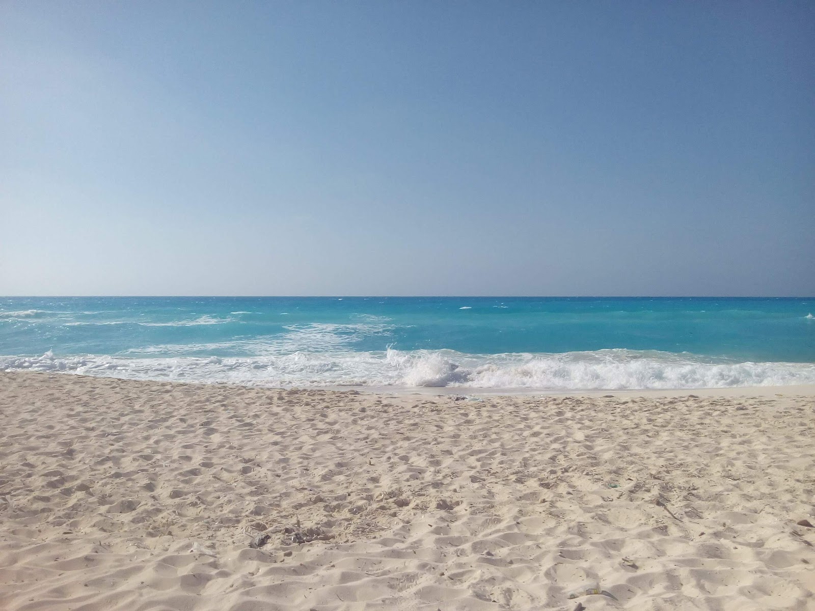 Φωτογραφία του Al Marwa Beach παροχές περιοχής