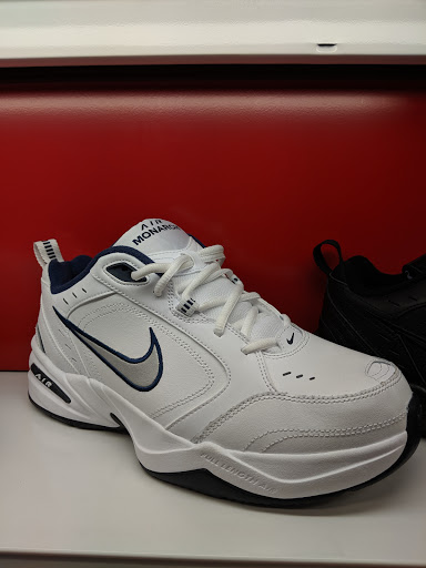 Shoe Store «Famous Footwear Outlet», reviews and photos, 3965 Eagan Outlets Pkwy, Eagan, MN 55122, USA