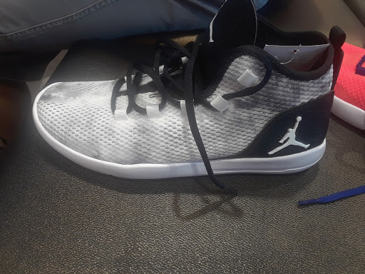 Shoe Store «Foot Locker», reviews and photos, 990 Gulfgate Center Mall, Houston, TX 77087, USA