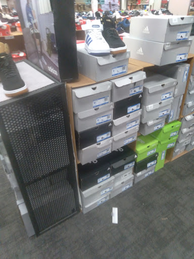 Shoe Store «Off Broadway Shoe Warehouse», reviews and photos, 8600 Ward Pkwy, Kansas City, MO 64114, USA
