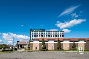 Holiday Inn Newark International Airport, an IHG Hotel image