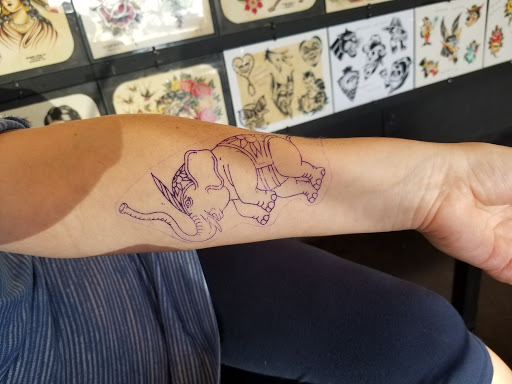 Body Piercing Shop «Immortal Art Tattoo & Body Piercing : Scottsdale», reviews and photos, 10255 N Scottsdale Rd #1, Paradise Valley, AZ 85253, USA