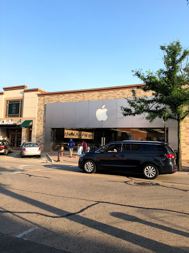 Computer Store «Apple Main Place», reviews and photos, 120 W Jefferson Ave, Naperville, IL 60540, USA