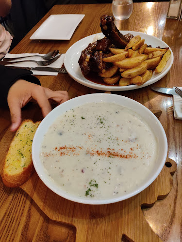 Three Cows Cafe Bar & Restaurant Phone number