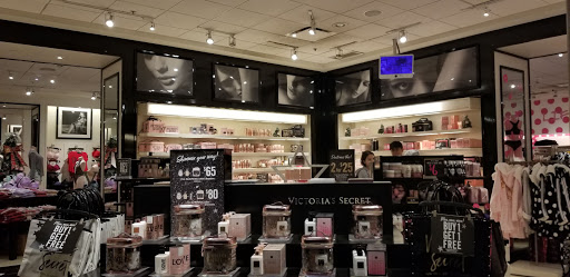 Shopping Mall «Shops At Dos Lagos», reviews and photos, 2780 Cabot Dr #140, Corona, CA 92883, USA