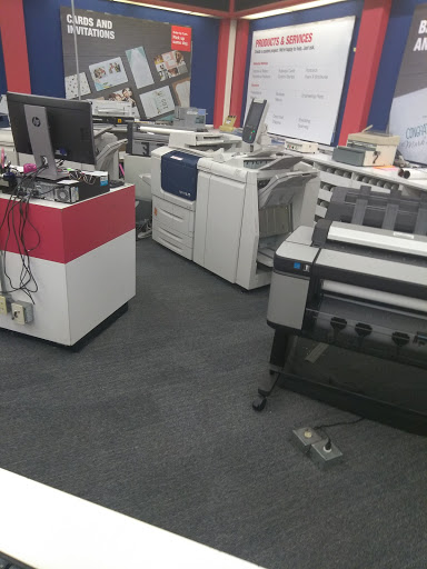 Shopping Mall «Seacliff Village Shopping Center», reviews and photos, Yorktown St & Main St, Huntington Beach, CA 92648, USA