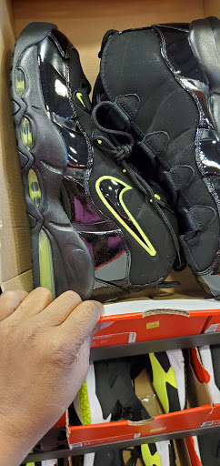 Clothing Store «Nike Factory Store», reviews and photos, 243 Tanger Dr Suite 243, Williamsburg, IA 52361, USA