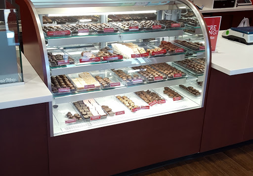 Shopping Mall «Hilldale Shopping Center», reviews and photos, 726 N Midvale Blvd, Madison, WI 53705, USA