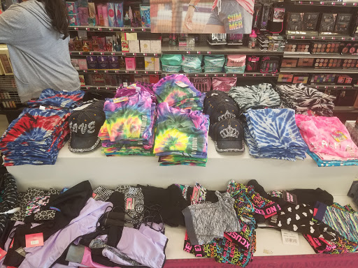 Variety Store «Five Below», reviews and photos, 846 Pelham Pkwy, Pelham, NY 10803, USA