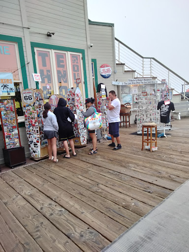 Pet Supply Store «Unleashed by Petco», reviews and photos, 1402 Wilshire Blvd, Santa Monica, CA 90403, USA