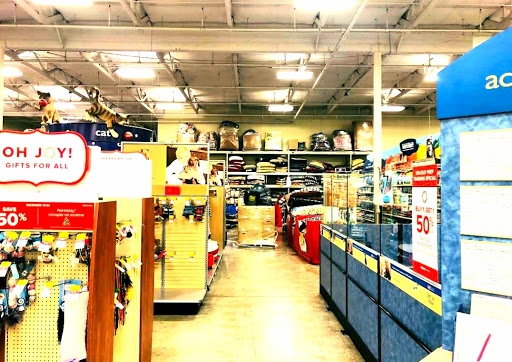 Pet Supply Store «PetSmart», reviews and photos, 7501 SW Dartmouth St, Tigard, OR 97223, USA