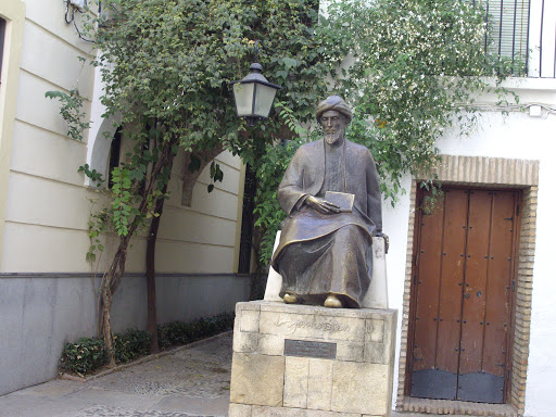 Estatua de Maimónides