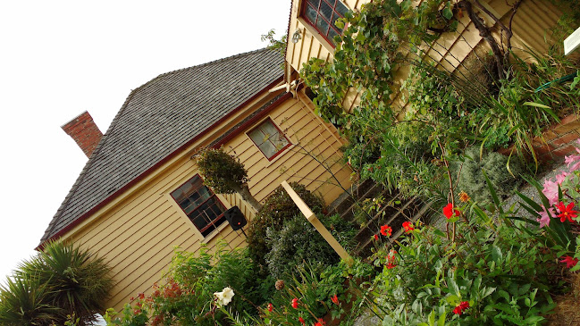 Reviews of Nairn Street Cottage in Wellington - Museum