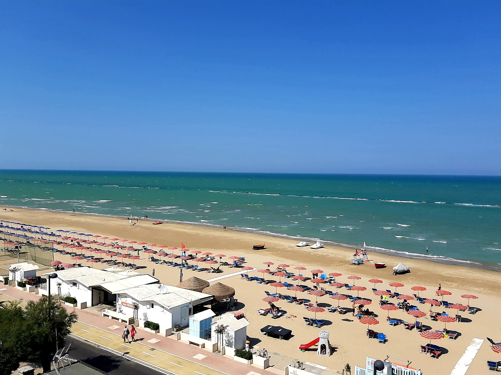 Marotta beach的照片 带有碧绿色水表面