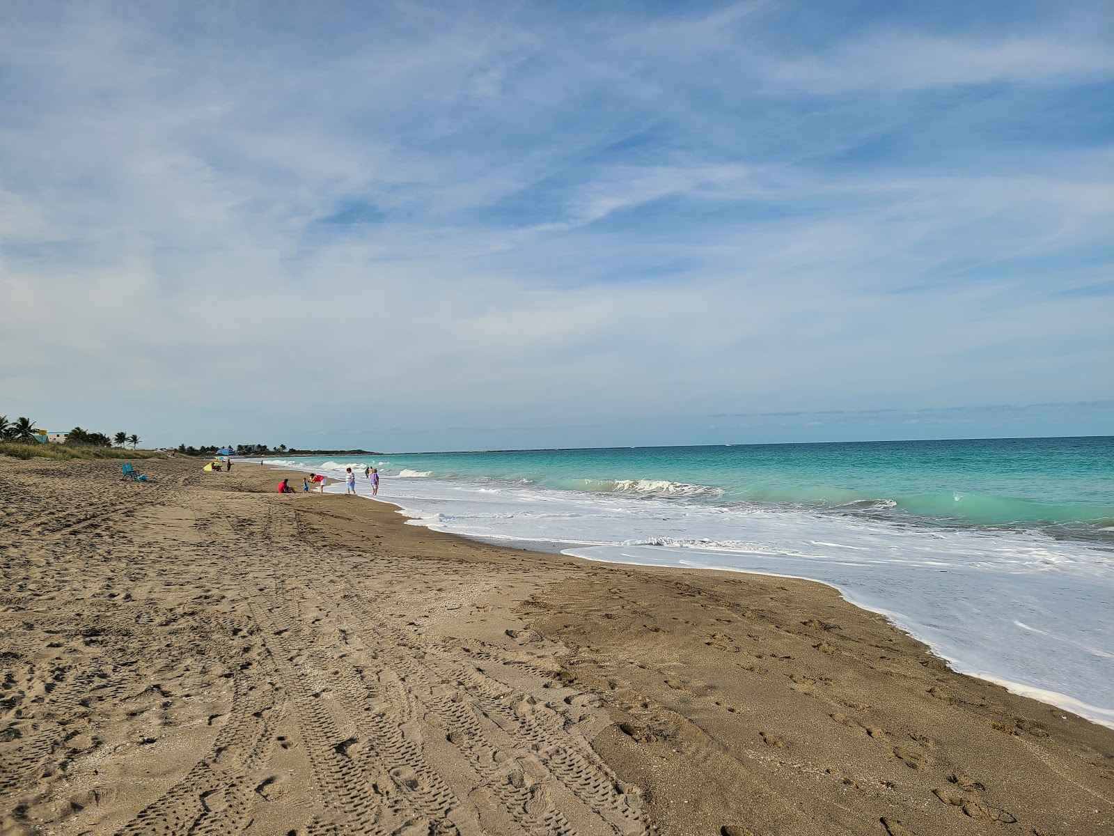 Φωτογραφία του Porpoise beach με φωτεινή άμμο κοχύλι επιφάνεια