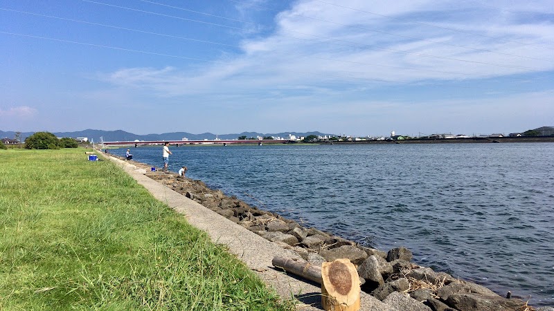 清須河川敷広場